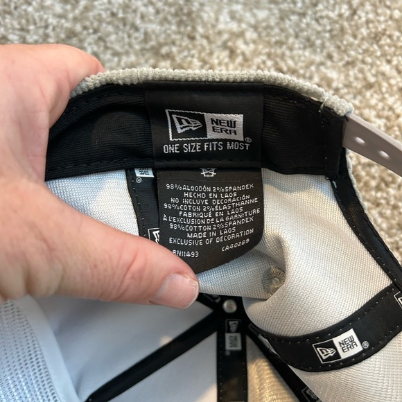 New Era Chicago Cubs Corduroy Wrigley Field Script Snapback Hat - Picture 6 of 6